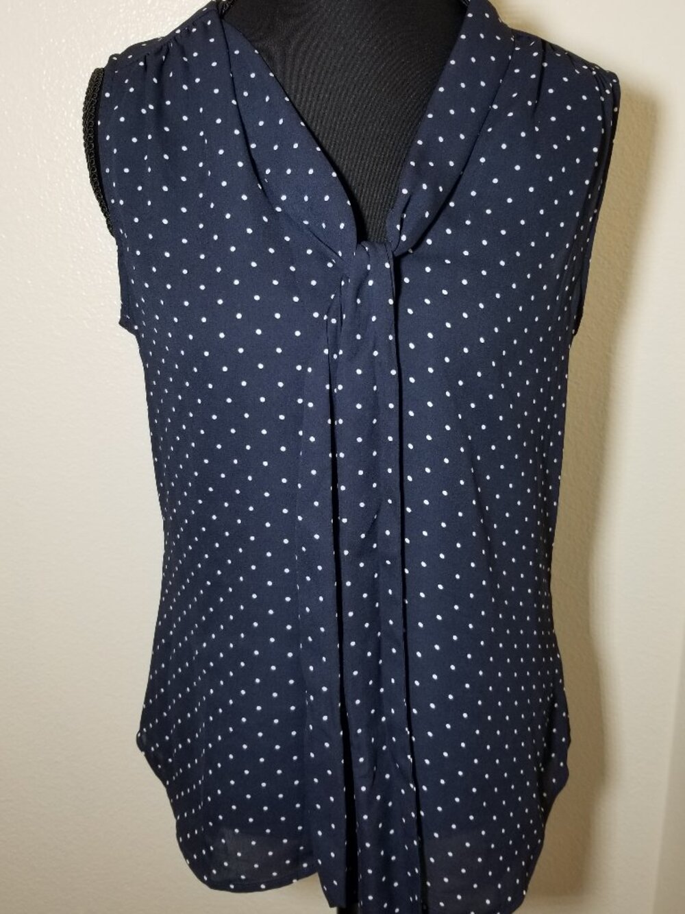 H&M Navy Polka Dot V Neck Front Tie Sleeveless Blouse Size 8 Preppy Office NWT